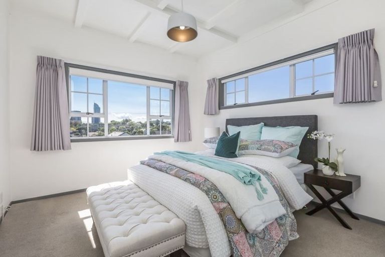 Photo of property in 1/10 Hart Road, Hauraki, Auckland, 0622