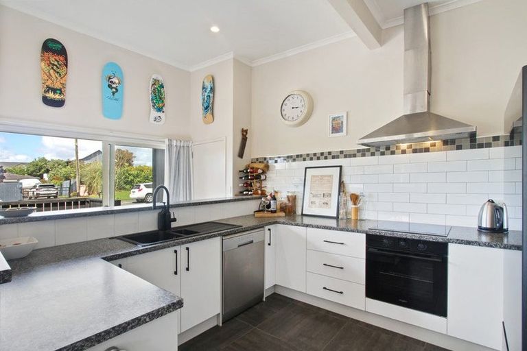 Photo of property in 9 Keven Road, Clarks Beach, Pukekohe, 2679