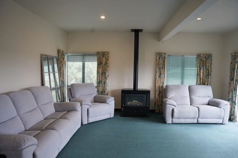 Photo of property in 31 Lanyon Place, Whitby, Porirua, 5024