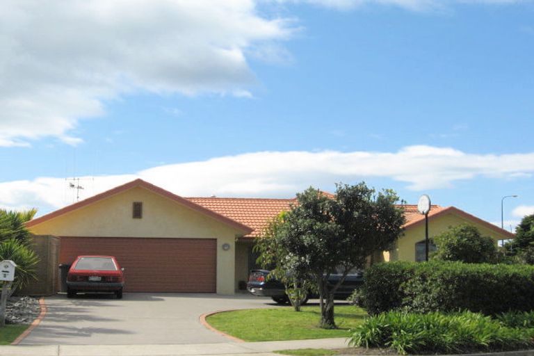 Photo of property in 2 Tuihana Drive, Papamoa Beach, Papamoa, 3118