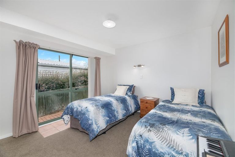 Photo of property in 1/204 Sturges Road, Henderson, Auckland, 0612