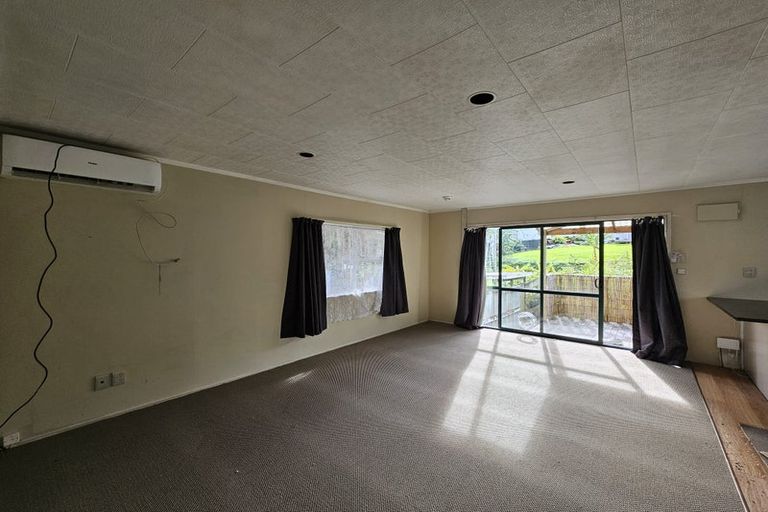 Photo of property in 4a Griffiths Place, Te Atatu South, Auckland, 0610