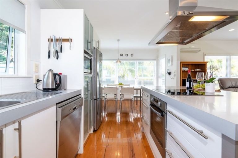 Photo of property in 107 Shakespeare Road, Milford, Auckland, 0620