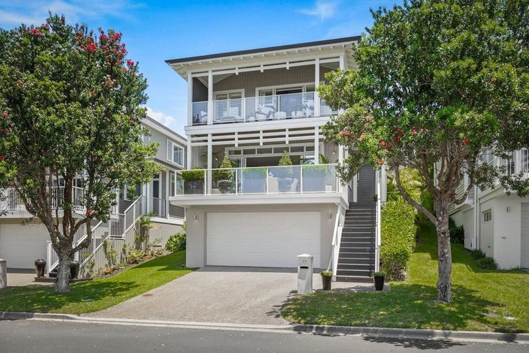 Photo of property in 17 Landmark Terrace, Orewa, 0931