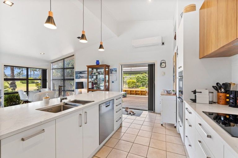 Photo of property in 98 Barbados Way, One Tree Point, 0118