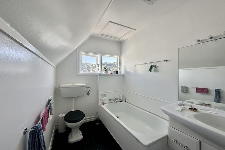 Photo of property in 35a Marine Parade, Seatoun, Wellington, 6022