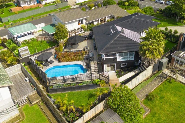 Photo of property in 81 Bleakhouse Road, Howick, Auckland, 2014