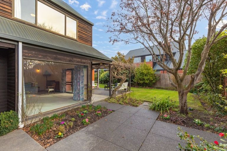 Photo of property in 9 Felstead Place, Avonhead, Christchurch, 8042