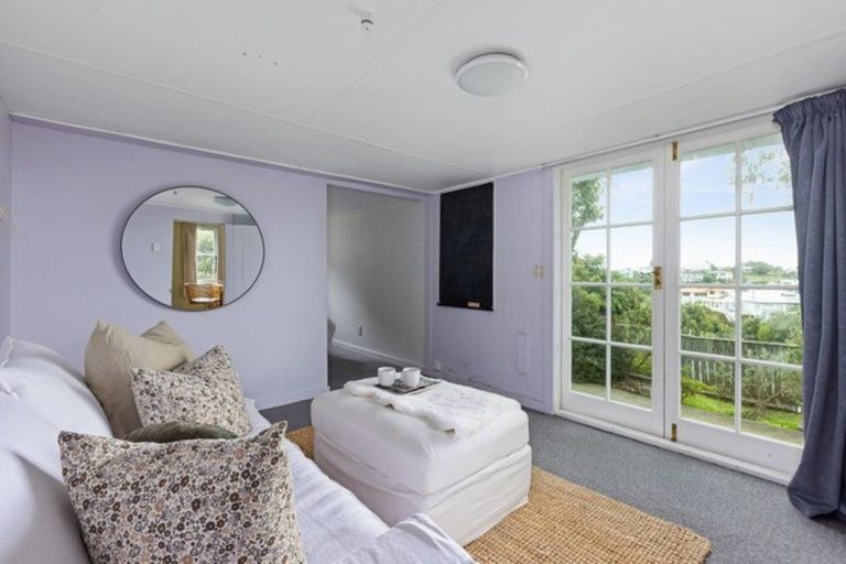 Photo of property in 18 Cobden Road, Bluff Hill, Napier, 4110