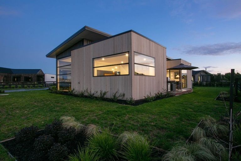 Photo of property in 17 Mike Smith Drive, Cambridge, 3434