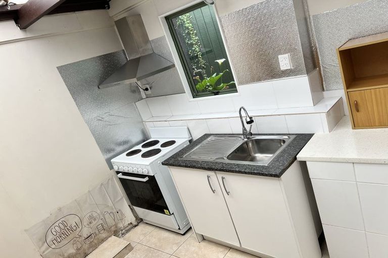 Photo of property in 37 Sunset Road, Totara Vale, Auckland, 0632