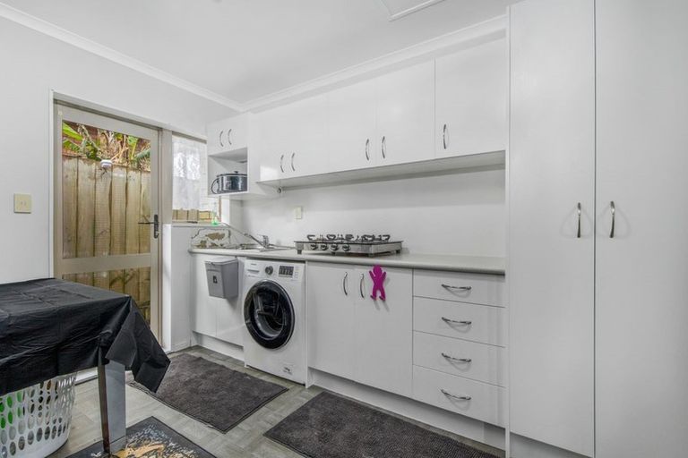 Photo of property in 9 Neesons Way, Glendene, Auckland, 0602