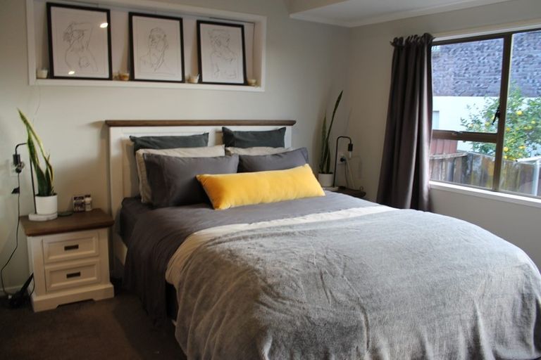 Photo of property in 2/33 Tyrian Close, Half Moon Bay, Auckland, 2012