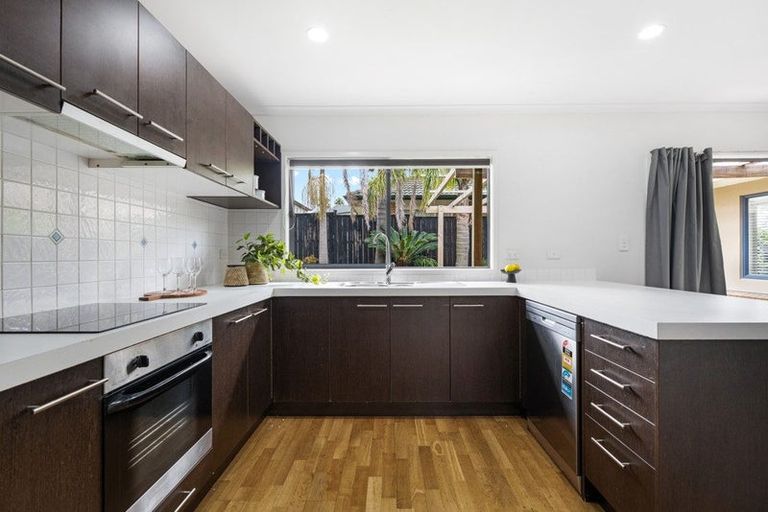 Photo of property in 4 Adrigole Place, East Tamaki, Auckland, 2013