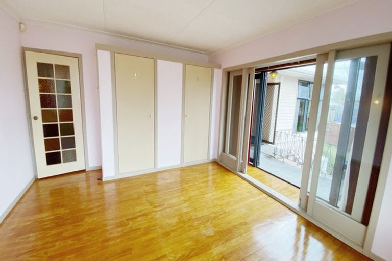 Photo of property in 4 Alma Street, Te Atatu South, Auckland, 0610