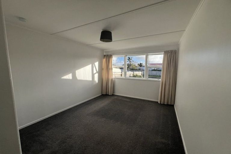 Photo of property in 1/7 Lillian Place, Orewa, 0931