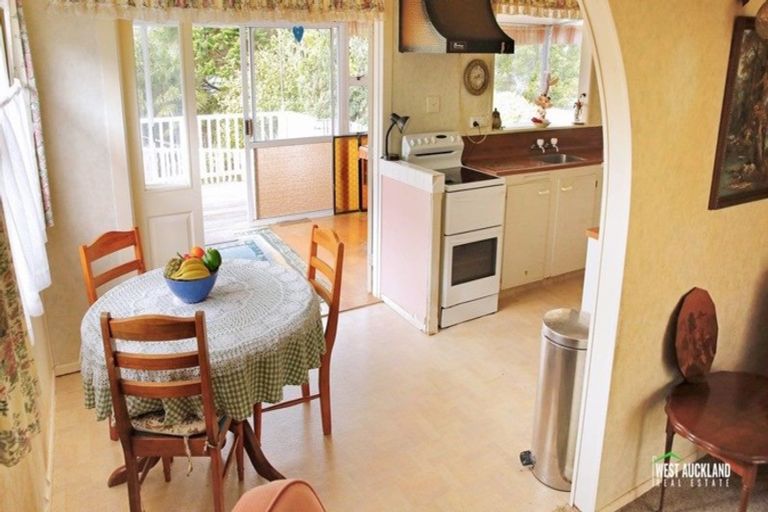 Photo of property in 26 Crystal Avenue, Glendene, Auckland, 0602