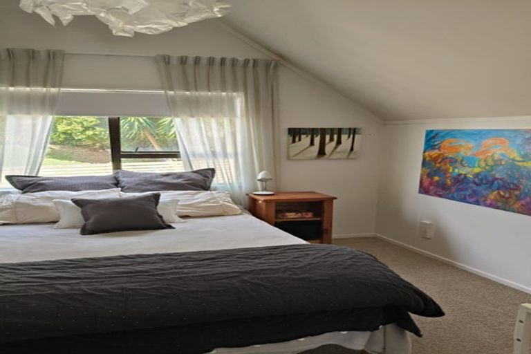 Photo of property in 2/11 Emery Grove, Bayview, Auckland, 0629