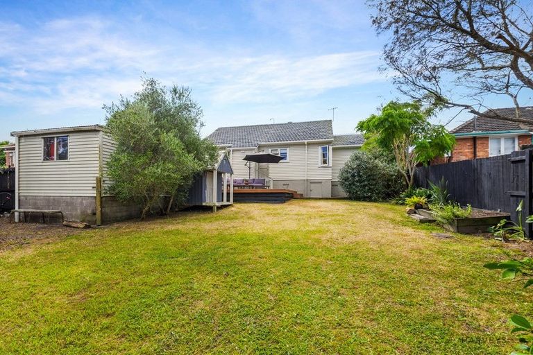Photo of property in 76 Titirangi Road, New Lynn, Auckland, 0600