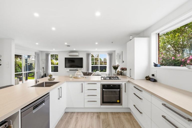 Photo of property in 7 Calbreath Place, Russley, Christchurch, 8042