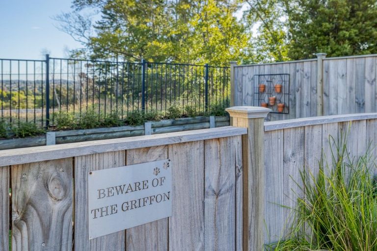 Photo of property in 10 Grenache Way, Kumeu, 0810