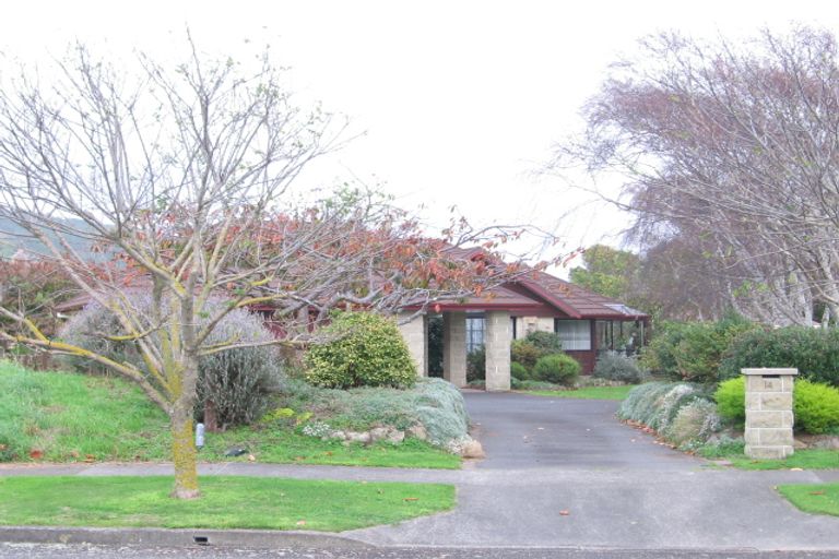 Photo of property in 14 Rewarewa Crescent, Waikanae, 5036