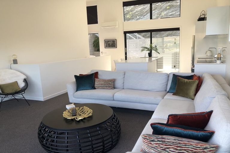 Photo of property in 17 Highlands Close, Queenstown, 9300