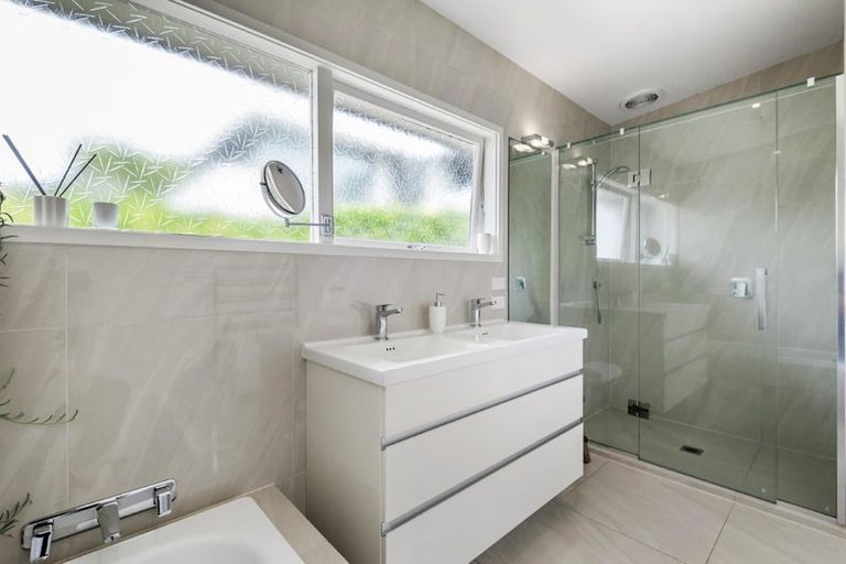 Photo of property in 53 Parr Terrace, Castor Bay, Auckland, 0620