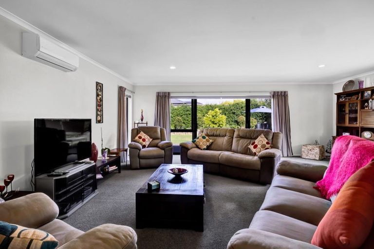 Photo of property in 120 Pohutukawa Place, Waiwhakaiho, New Plymouth, 4312