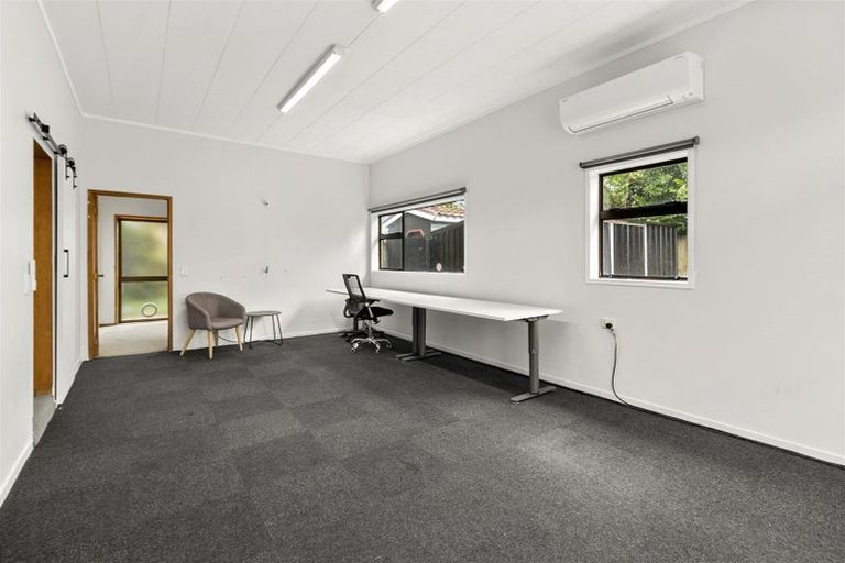 Photo of property in 1/9 Gloria Avenue, Te Atatu Peninsula, Auckland, 0610