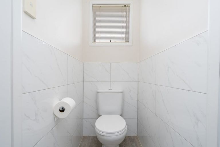 Photo of property in 17 Fitzwater Place, Henderson, Auckland, 0612