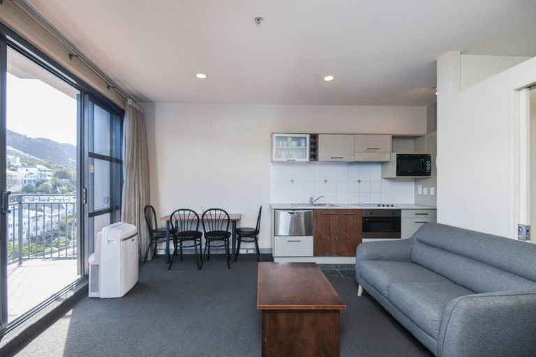 Photo of property in Atrium Towers, 8j/154 The Terrace, Wellington Central, Wellington, 6011