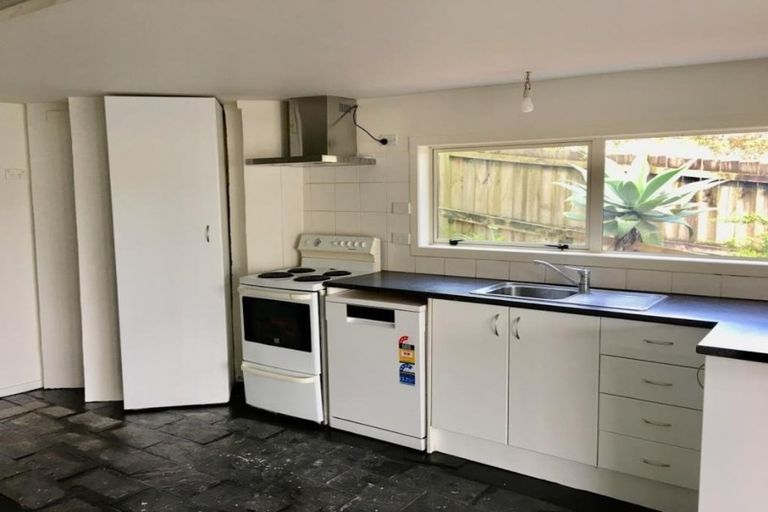 Photo of property in 318 West Coast Road, Glen Eden, Auckland, 0602