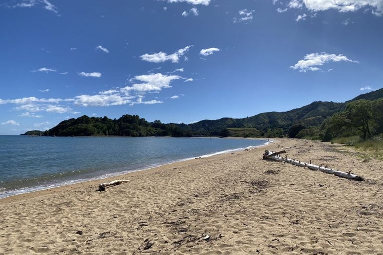 Photo of property in 1110 Abel Tasman Drive, Ligar Bay, Takaka, 7183