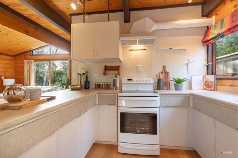 Photo of property in 363 Stokes Valley Road, Stokes Valley, Lower Hutt, 5019