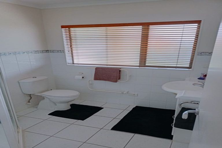 Photo of property in 11 Parkwood Crescent, Gulf Harbour, Whangaparaoa, 0930