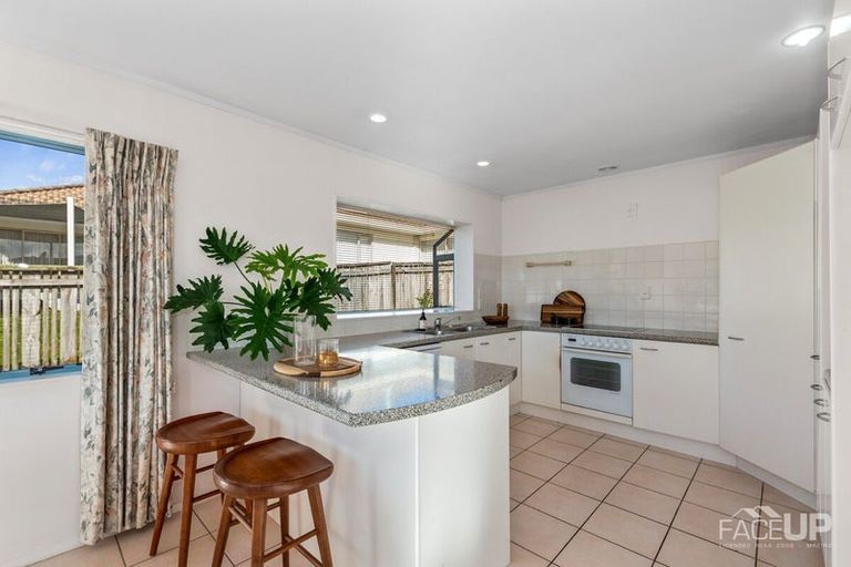 Photo of property in 1b Picasso Drive, West Harbour, Auckland, 0618