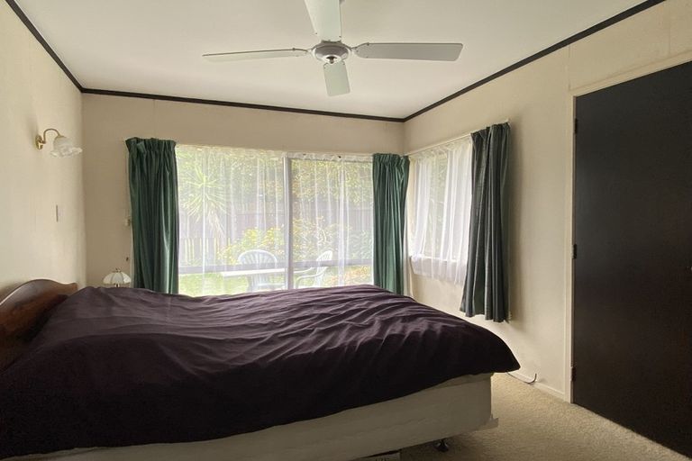 Photo of property in 2/4 Tomintoul Place, Highland Park, Auckland, 2010