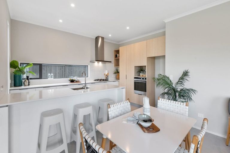 Photo of property in 6 Kuparu Lane, Red Beach, 0932