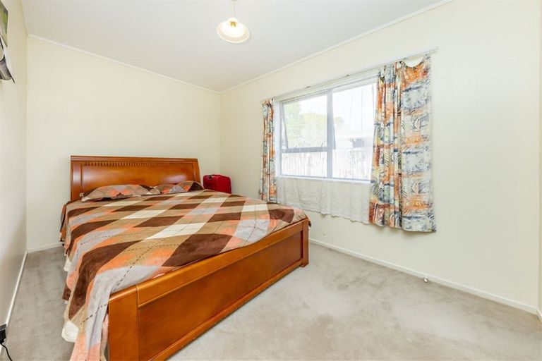 Photo of property in 2/9 Sharivari Place, Conifer Grove, Takanini, 2112