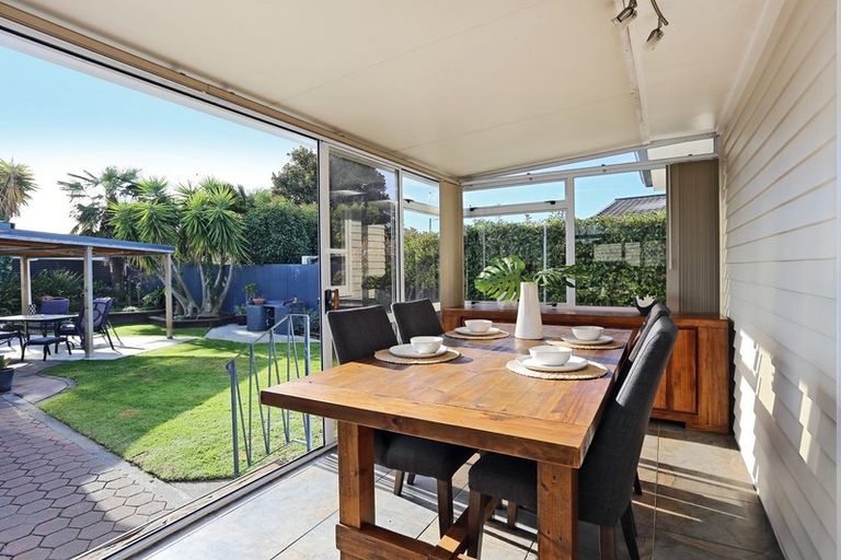 Photo of property in 30 Skerrett Crescent, Tamatea, Napier, 4112