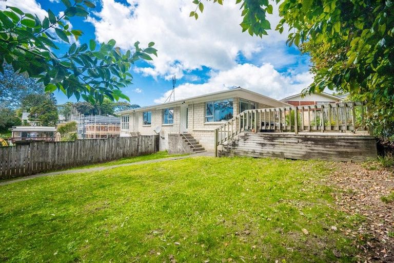 Photo of property in 2/30 Kathleen Street, Totara Vale, Auckland, 0627