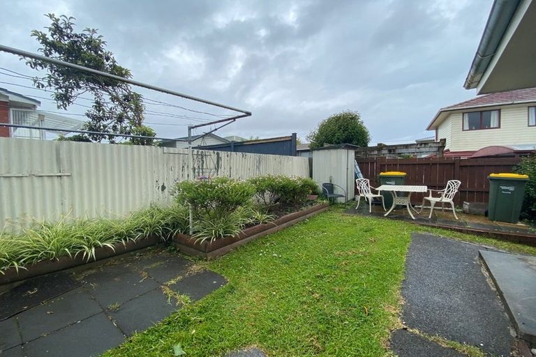 Photo of property in 2/7 Gardner Avenue, New Lynn, Auckland, 0600