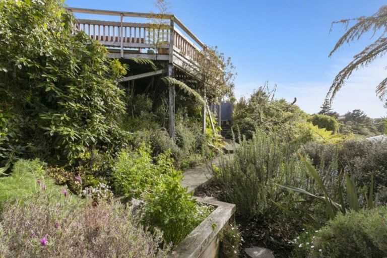 Photo of property in 132 Miromiro Road, Normandale, Lower Hutt, 5010