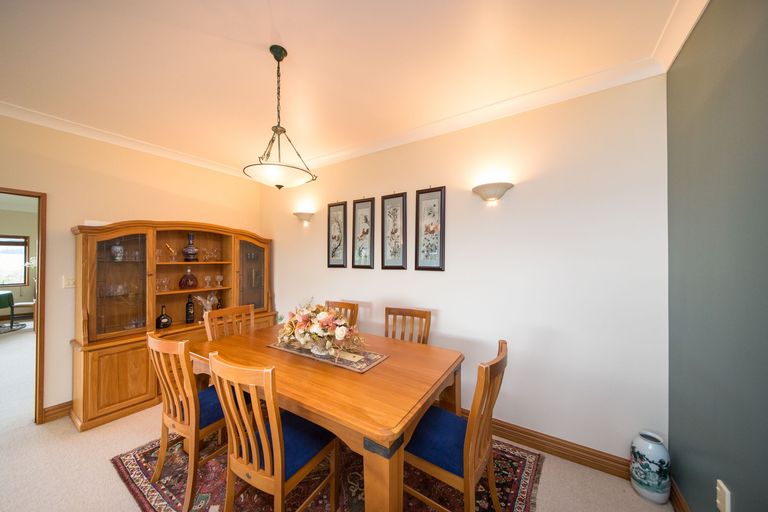 Photo of property in 55 The Strand, Fitzherbert, Palmerston North, 4410