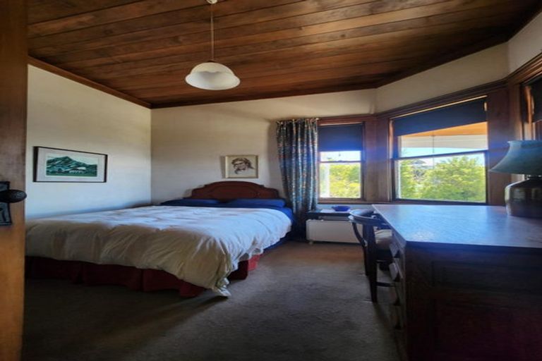 Photo of property in 28 Apuka Street, Brooklyn, Wellington, 6021