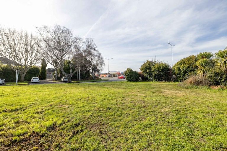 Photo of property in 391 Main North Road, Redwood, Christchurch, 8051