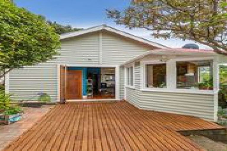 Photo of property in 63 Severn Street, Island Bay, Wellington, 6023