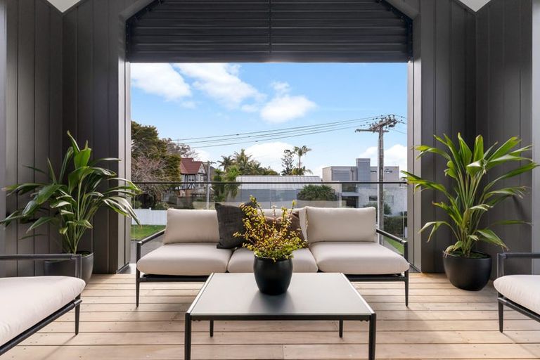 Photo of property in 9a Kowhai Street, Tawa, Wellington, 5028