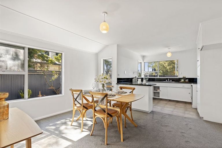 Photo of property in 385 Main North Road, Redwood, Christchurch, 8051